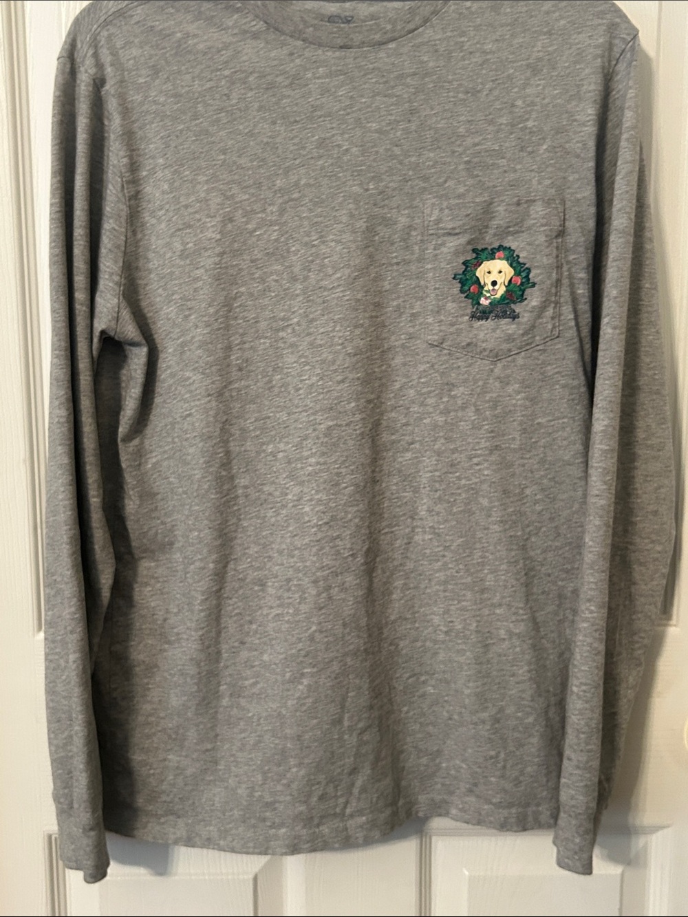Vineyard Vines Gray Long-Sleeve Pocket Tee with Holiday Dog Wreath